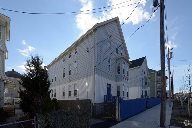 Building Photo - 554-564 Plymouth Ave