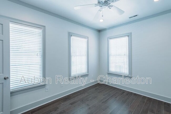 Building Photo - 10 Orrs Ct