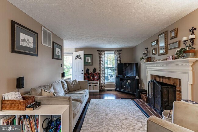 Building Photo - 6221 Wilmington Dr