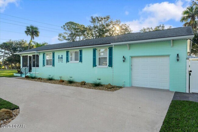 Building Photo - 1146 Riverside Dr