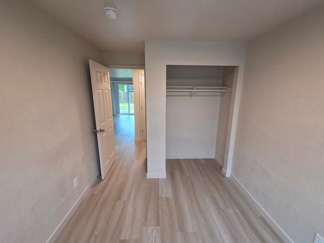 Building Photo - Newly Remodeled Two Bed One Bath Unit in the Heart of Sultan