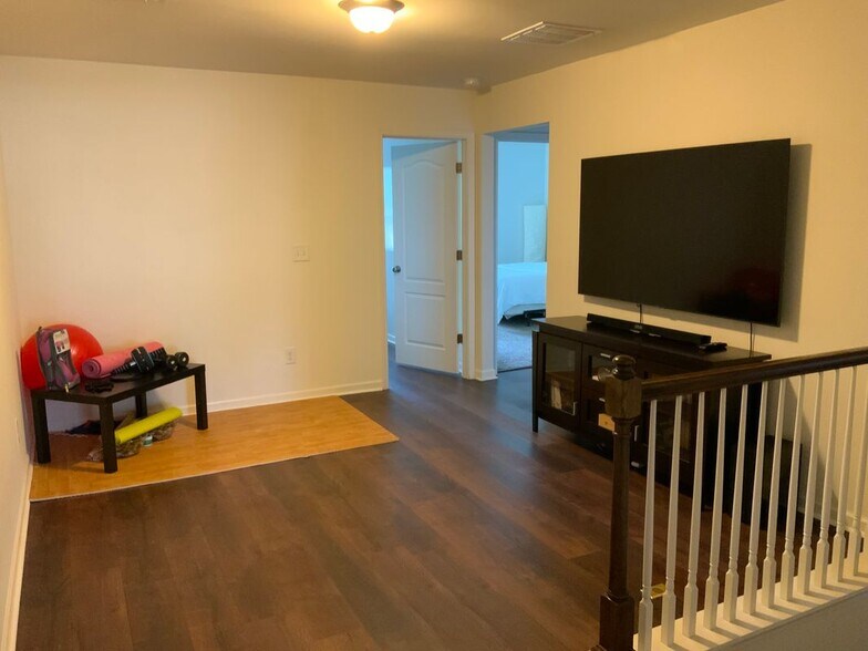 Building Photo - 3421 Open Fields Dr