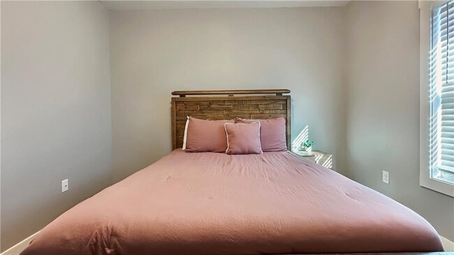 Building Photo - 374 Prince Dr