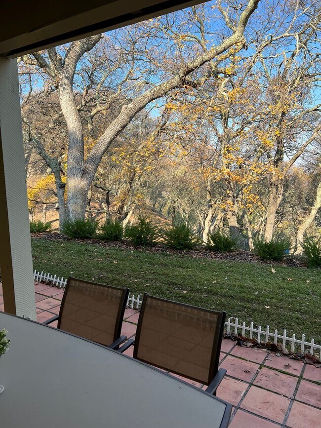 Building Photo - 2740 Ptarmigan Dr