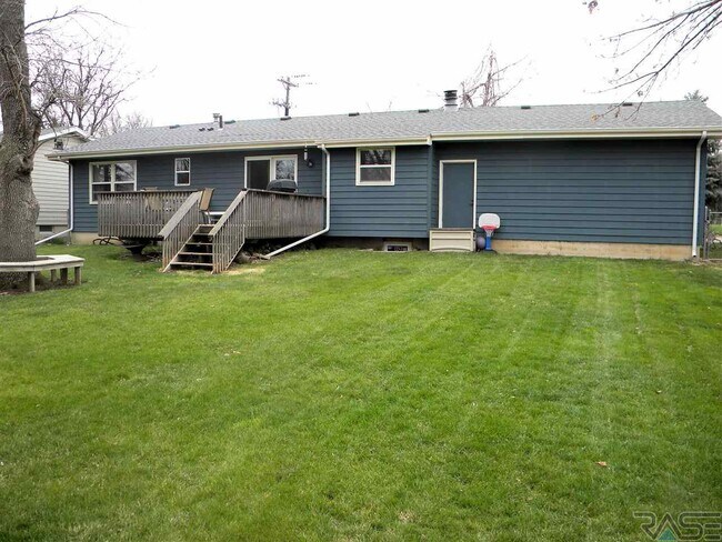 Building Photo - 4400 S Marion Rd