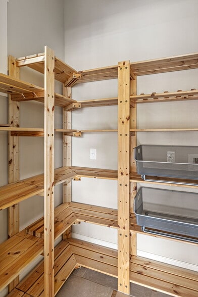 Building Photo - 521 24th Pl