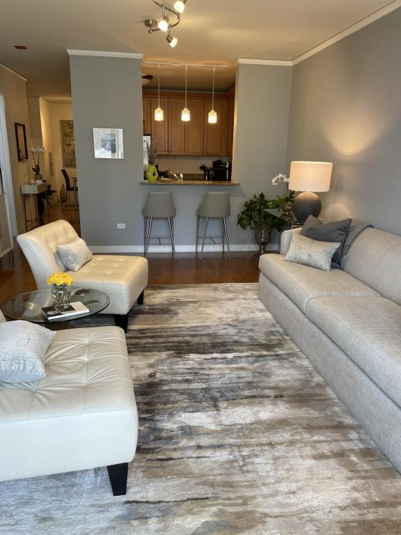 Building Photo - 420 E Waterside Dr