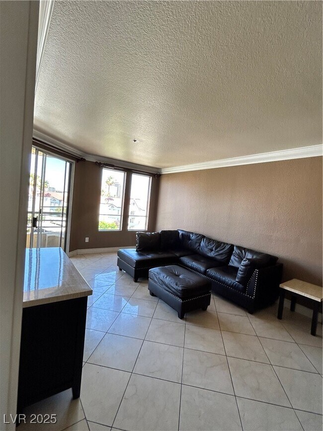 Building Photo - 210 E Flamingo Rd