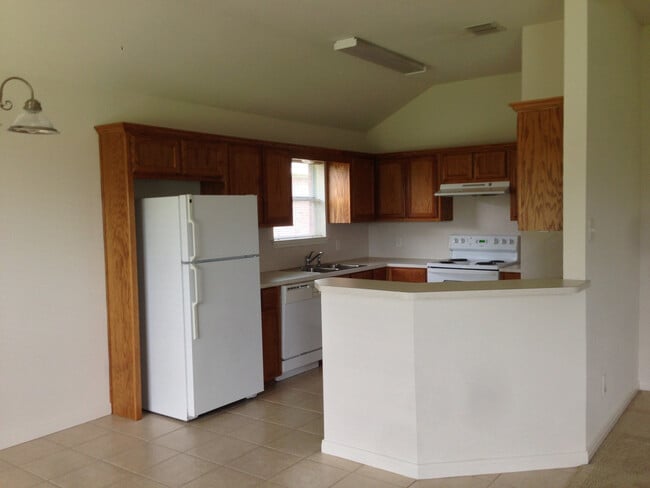 Building Photo - 3BR / 2BA Duplex in Hewitt, Texas | Midway...
