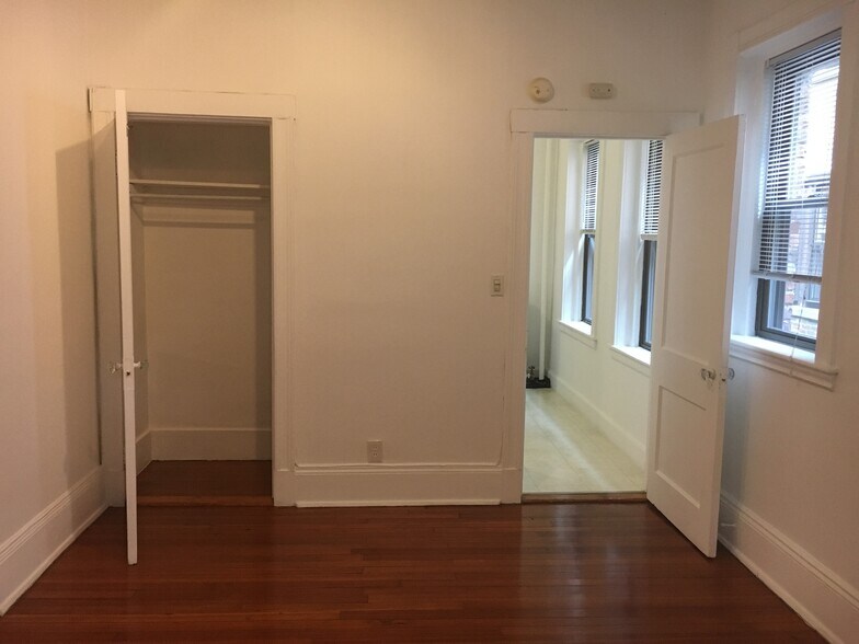 Building Photo - 1870 Commonwealth Ave