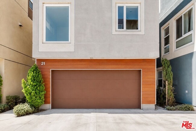 Building Photo - 2581 Arvia St