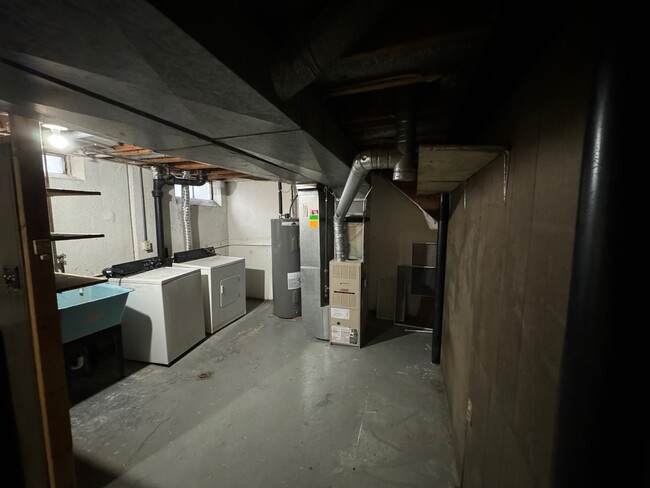 Building Photo - 176 N Christine Cir