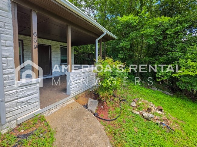 Building Photo - 609 Quebec Dr
