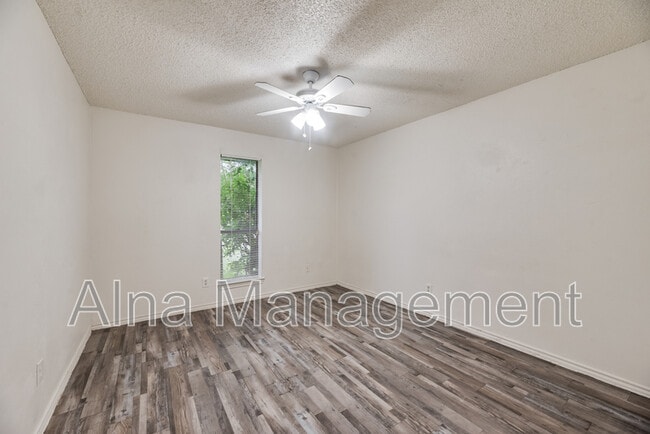 Building Photo - 729 Worcester Ln