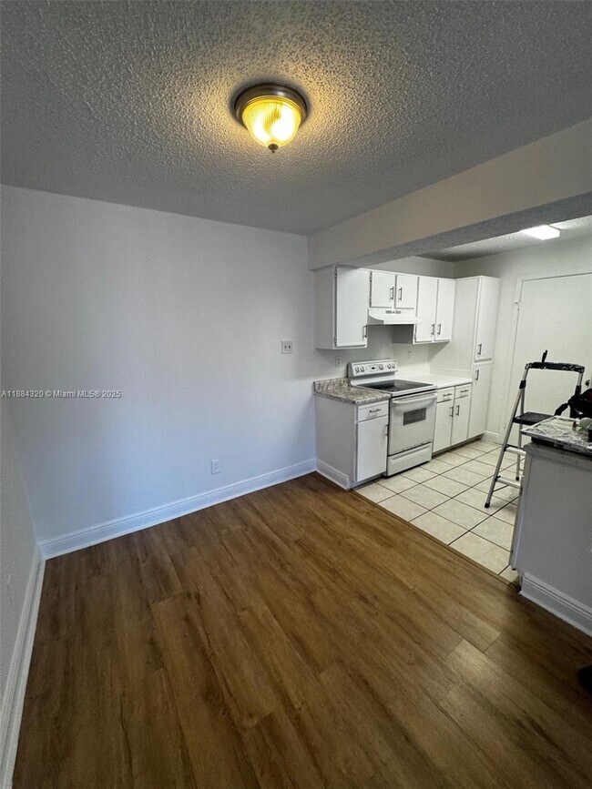 Building Photo - 15040 SW 103rd Ln