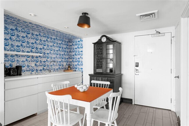 Building Photo - 1100 West Ave