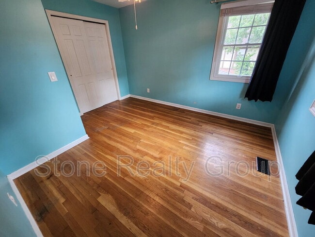 Building Photo - 308 Hickory Hill Dr
