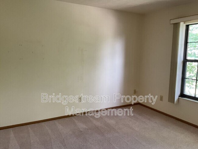 Building Photo - 4595 Burchdale St