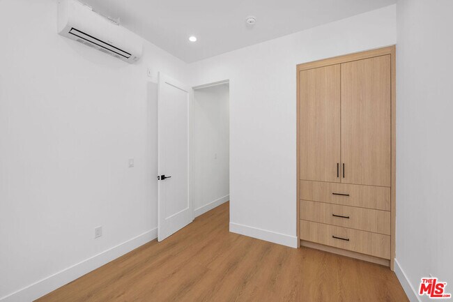 Building Photo - 5248 Auckland Ave