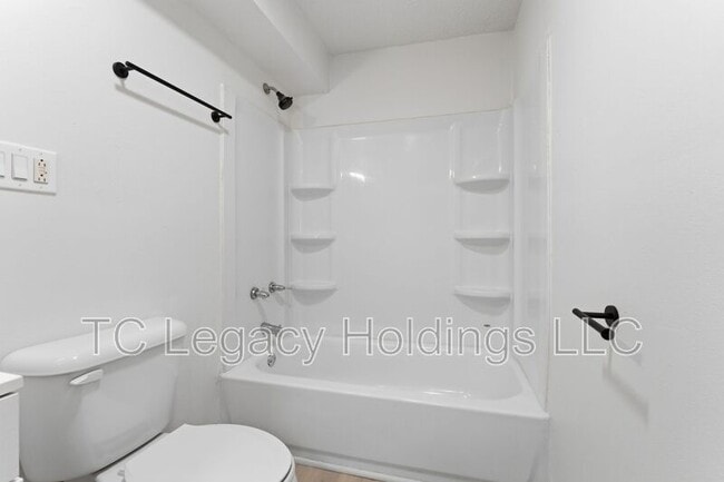 Building Photo - 16 Flint St