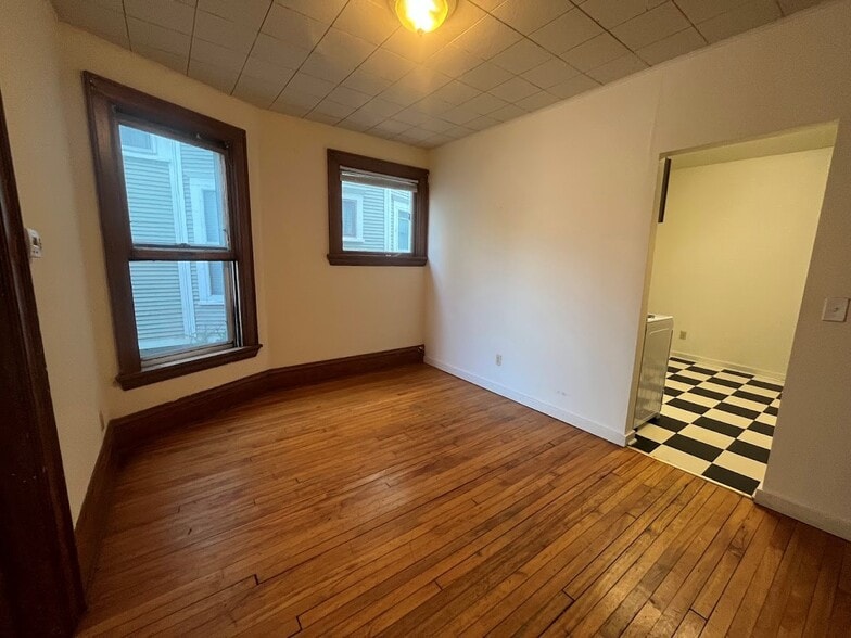 Primary Photo - 221 N Livingston St