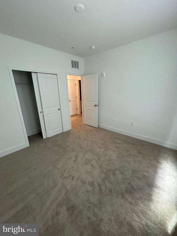 Building Photo - 2512 W Peninsula Dr