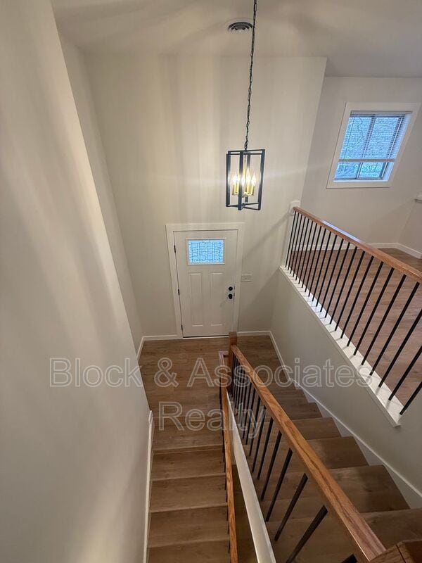 Building Photo - 607 Eastwood Dr