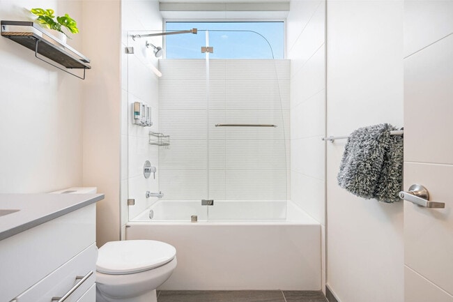 Building Photo - 3900 Leary Wy NW