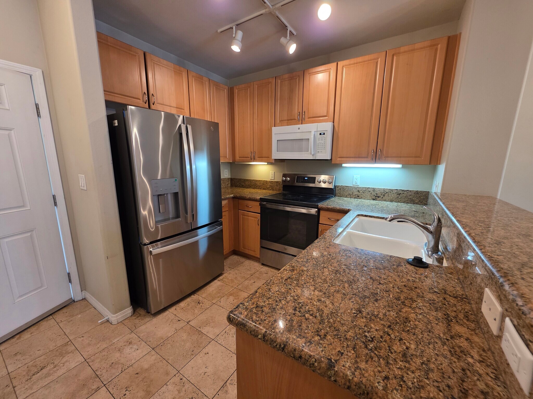 Building Photo - 1601 India St