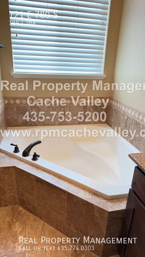 Building Photo - 121 E 780 S