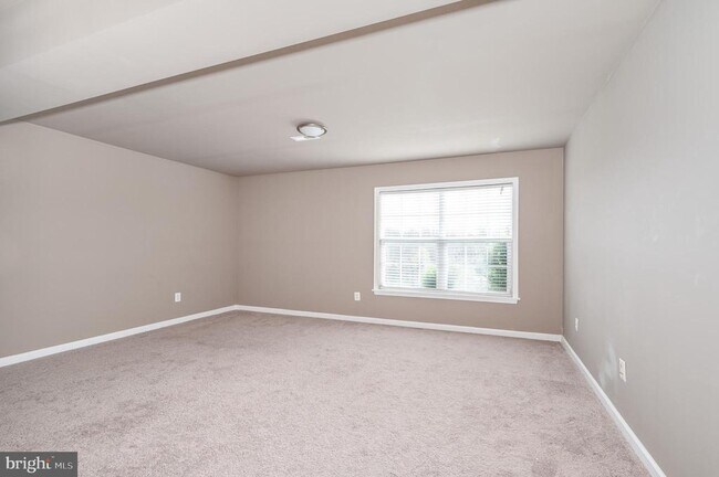 Building Photo - 54 Field Crest Ct