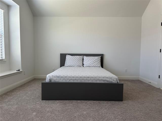 Building Photo - 3320 Oak Ln