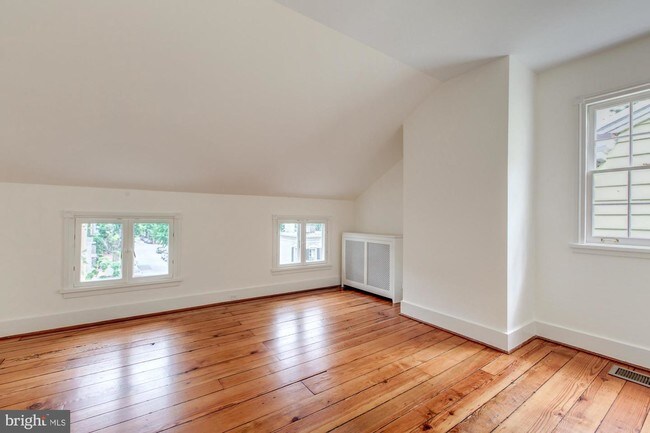 Building Photo - 1228 30th St NW