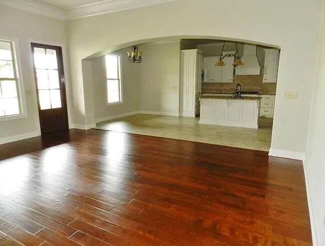 Building Photo - 4-bedroom, 3.5-bathroom home AVAILABLE NOW!