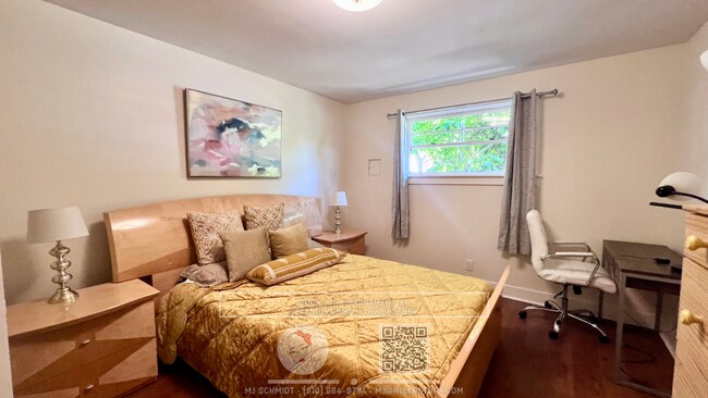 Building Photo - Garden oasis 2 bedroom with wrap around ya...