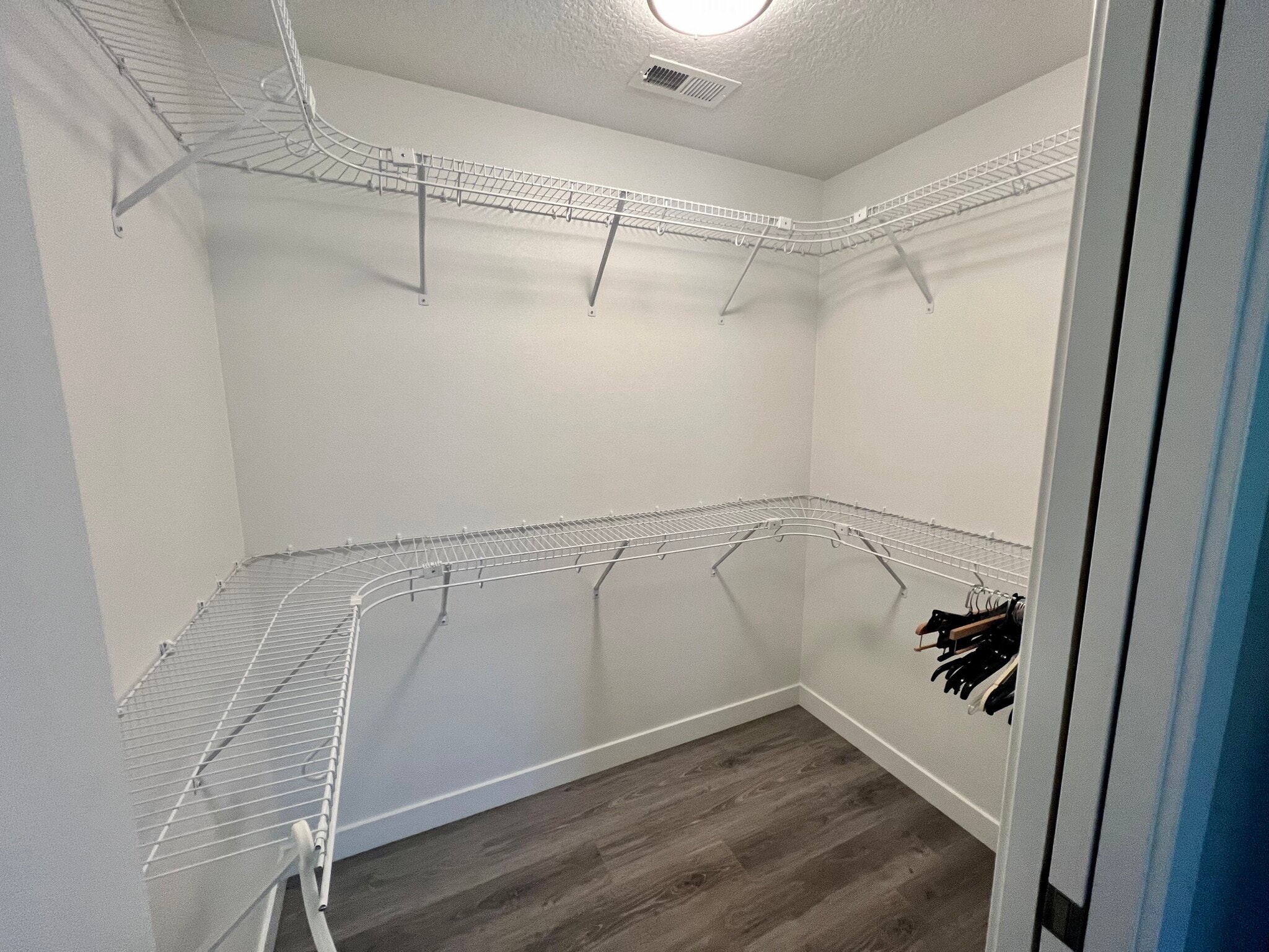 Walk In Master Closet - 725 Melendy Ln