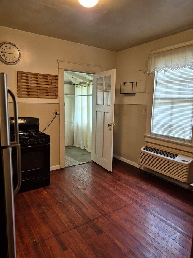 Building Photo - 2737 Wisteria St