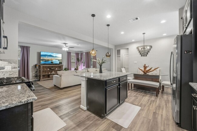 Building Photo - 16323 Apache Wds Wy