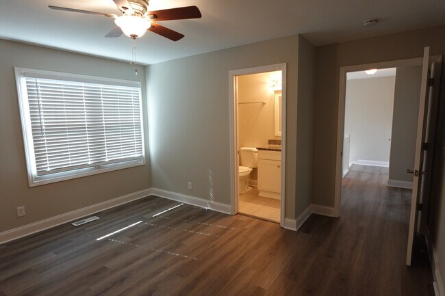 Building Photo - 1259 Knollwood Cir