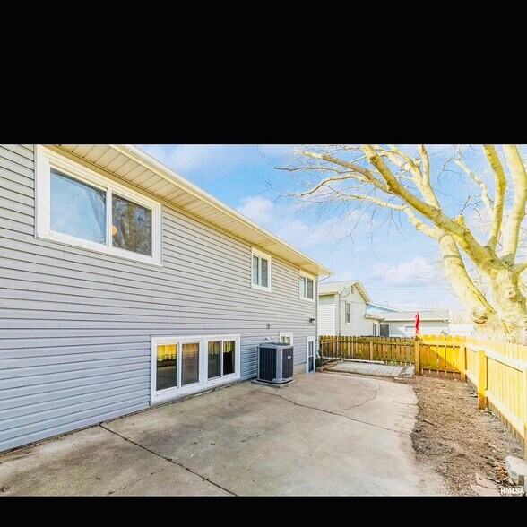 Building Photo - 4204 Warren St