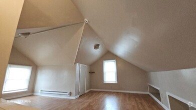 Building Photo - Charming 3-Bedroom Property in Prime Location