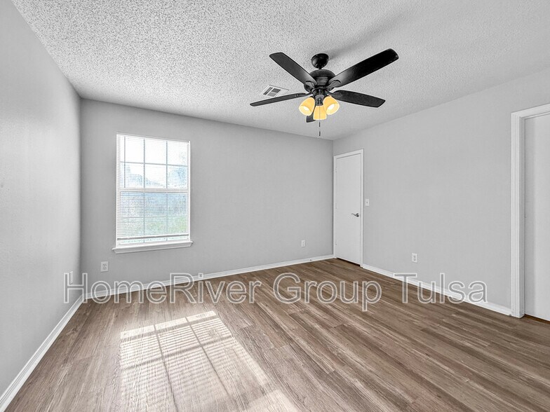 Building Photo - 8917 N 148th E Ave