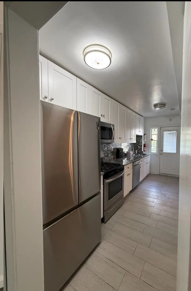 Building Photo - 1714 E St NE