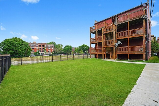 Building Photo - 6220 S Kenwood Ave