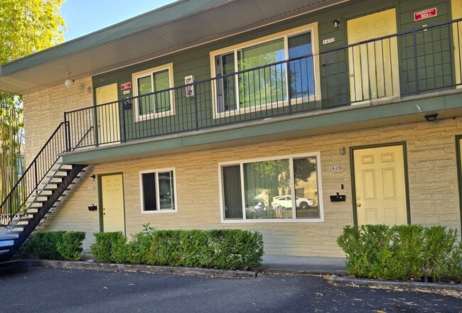 Incredible Value! Upstairs Pet Friendly 2... - Incredible Value!  Upstairs Pet Friendly 2...
