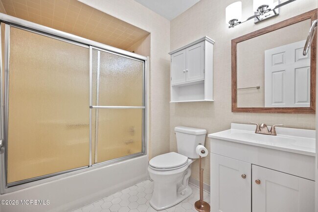 Building Photo - 11 Applebey St