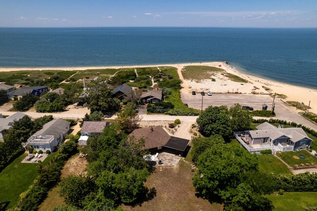 Building Photo - 155 Sound Ave