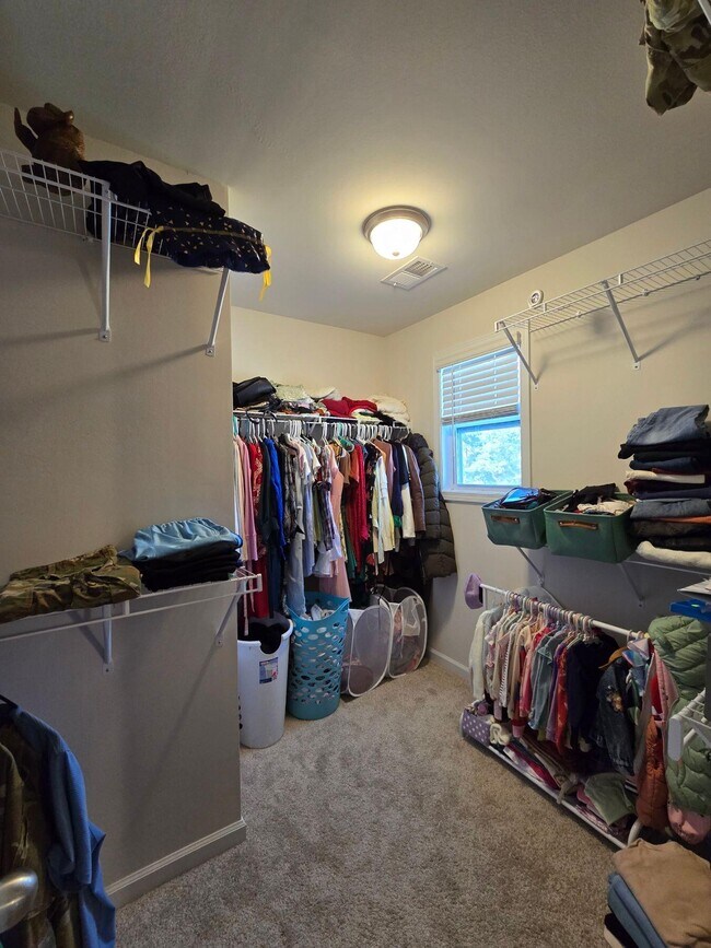 Building Photo - 1922 Flagpole Dr