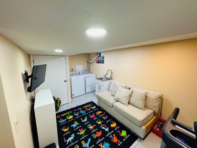 Building Photo - 414 Wyndhurst Dr