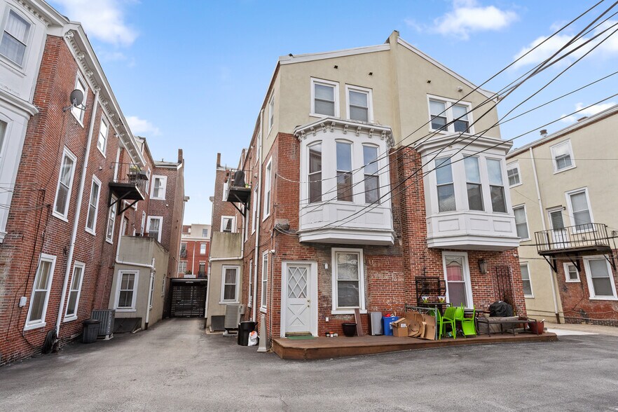 Building Photo - 1613 Green St